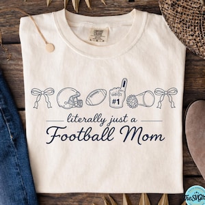 Puede incluir: Un letrero de madera rústica con el texto "Welcome to our home" en letras blancas. El letrero presenta un acabado envejecido y un diseño sencillo y acogedor, perfecto para un porche o entrada.