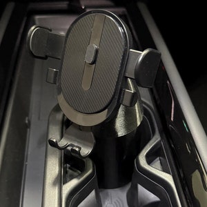 Mobile phone holder for VW ID.7 for clamping