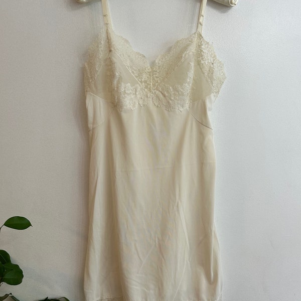 VINTAGE dress lip cream and lace 70's women's size small adjustable straps