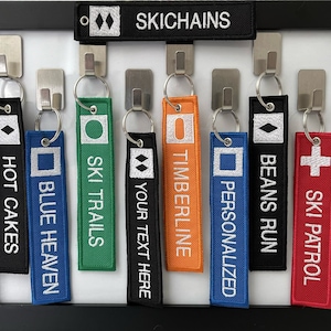 Letrero de pista de esquí: personalizado, personalizado, bordado, etiqueta para bolsa de botas de esquí, llavero de esquí, regalo de esquí, equipo de esquí, viaje de esquí, recuerdos de esquí