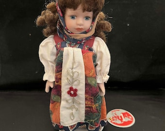 Exclusive Dolls of The World Collection Romania 2001