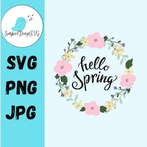 Op de afbeelding: Een bloemenkrans met roze en gele bloemen en groene bladeren omringt de tekst "hello spring" in zwarte letters.