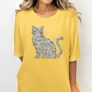 Floral Cat Silhouette T-Shirt, Cute Cat Design Tee, Women&#39;s Casual Graphic Shirt, Pink Cat Lover Tee, Gift for Cat Lovers, Summer Outfit