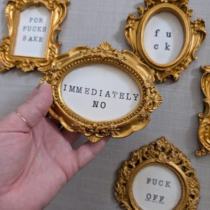 Miniaturas artísticas, imanes originales enmarcados o adornos de pared, arte divertido, arte para regalar, obras de arte originales en marcos de resina hechos a mano.