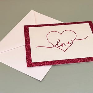 Wenskaart hart met liefdesscript - digitaal downloadpatroon voor handgemaakte geborduurde kaarten
