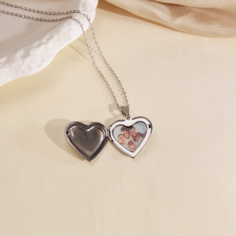 Personalized 14K Gold-Plated Heart Locket Charm Necklace,Heart Locket Necklace With Photo, Waterproof Pendant,Locket that Opens,Gift for MOM image 3