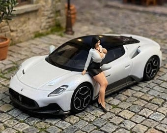 Mini Business Woman Figure | 1:64 Scale | 12K Resin Printed | Office Lady Miniature | Realistic Diorama Figure | Gift for Collectors