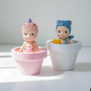 Smiski, Sonny Angel - Mini macetero para figuras coleccionables / Bonito soporte para decoración de escritorio / Tamaños mini y regular