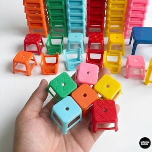 Mini plastpall miniatyr | 1:12 dockskåpsstol | Färgglad gatustil sits | Minimöbeldekor | Minipall i vietnamesisk stil