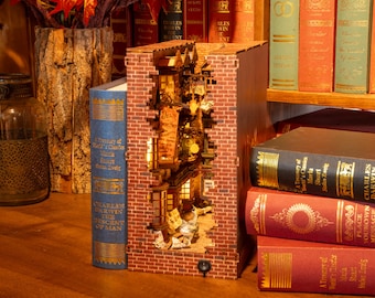 Zestaw DIY Wizard Alley Book Nook: Miniaturowa wkładka do regału na książki z diodami LED