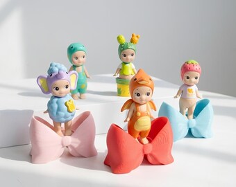 Sonny Angel Bow Tie Display Stand | 1:12 Scale | 3D Printed Mini Holder | Kawaii Desk Decor | Smiski Furniture Style | Gift for Collectors