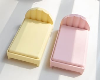 Minicama Smiski / Cama miniatura impresa en 3D a escala 1:12 / Mueble de exhibición Smiski / Decoración de escritorio, regalo para coleccionistas de Smiski