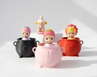 Sonny Angel Cauldron Display | 1:12 Scale | 3D Printed Mini Pot | Kawaii Desk Decor | Smiski Furniture Style | Gift for Collectors