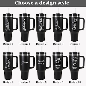 Pode incluir: Canecas t&eacute;rmicas pretas com al&ccedil;as e canudos. Cada caneca apresenta um design diferente, com nomes como "Balder", "Abdula" e "Kinsley", al&eacute;m de elementos decorativos e o texto "Choose a design style".