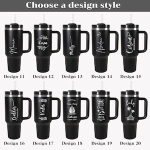 Pode incluir: Canecas t&eacute;rmicas pretas com al&ccedil;as e palhinhas, cada uma com um design &uacute;nico. Os designs incluem nomes, detalhes florais e texto como "Cruise Party" e "Hello Girl's Trip!" Ideais para presentes personalizados.
