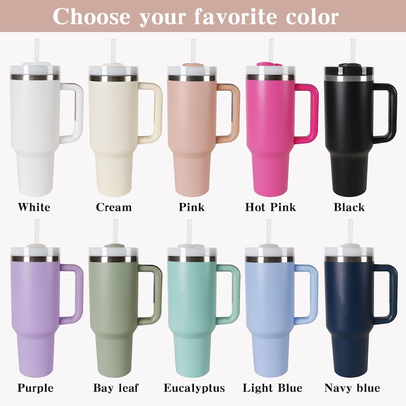 Pode incluir: Uma cole&ccedil;&atilde;o de canecas isoladas em v&aacute;rias cores, incluindo branco, creme, rosa, rosa choque, preto, roxo, folha de louro, eucalipto, azul claro e azul marinho. Cada caneca tem uma al&ccedil;a, uma tampa e um canudo. O texto "Escolha sua cor favorita" est&aacute; no topo.