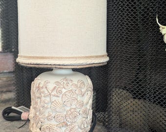 Lámpara de mesa artesanal con forma de estrella de mar: decoración costera con temática oceánica