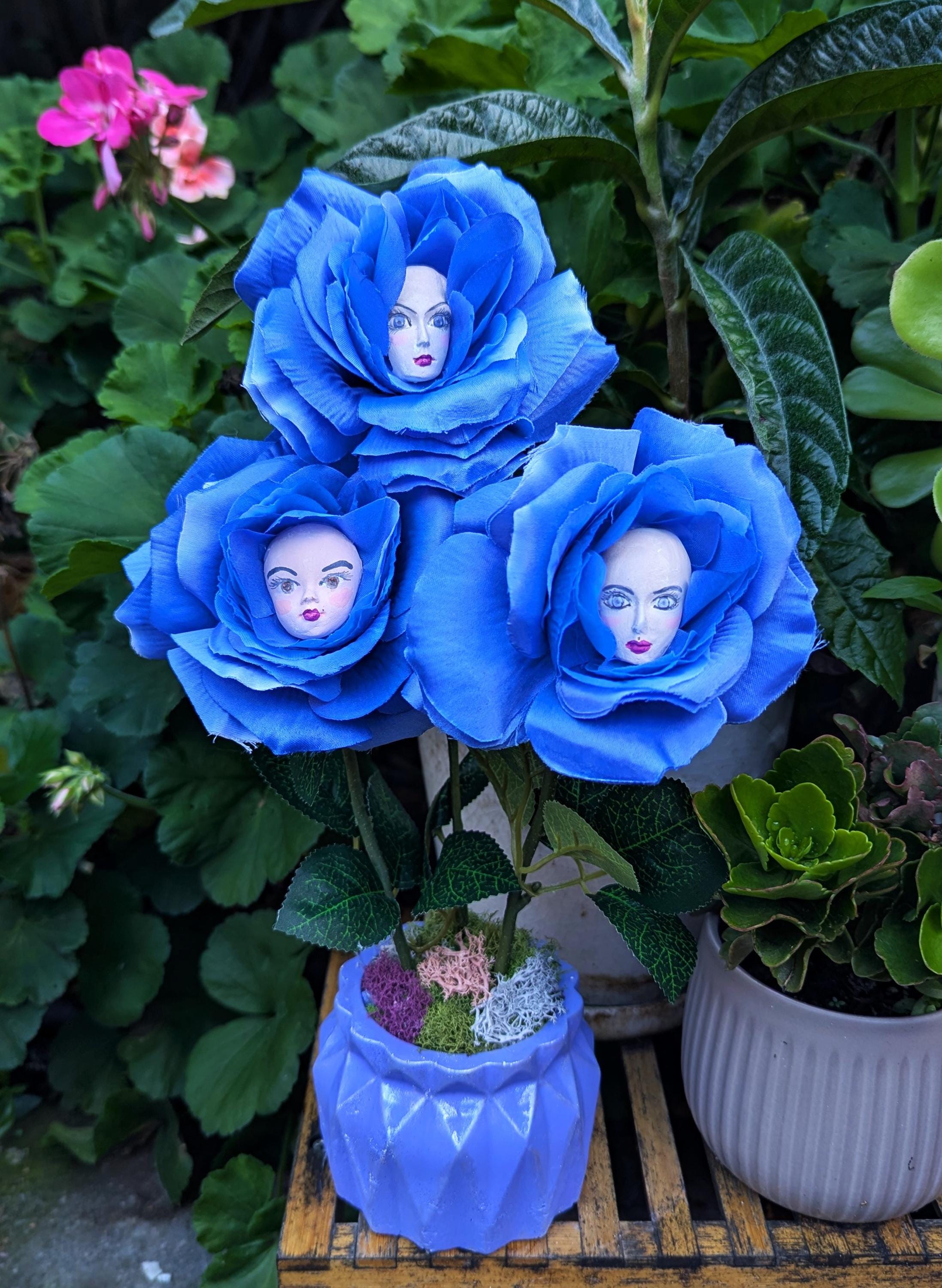 Alice in Wonderland Talking Flowers: Hand-painted Clay Faces in