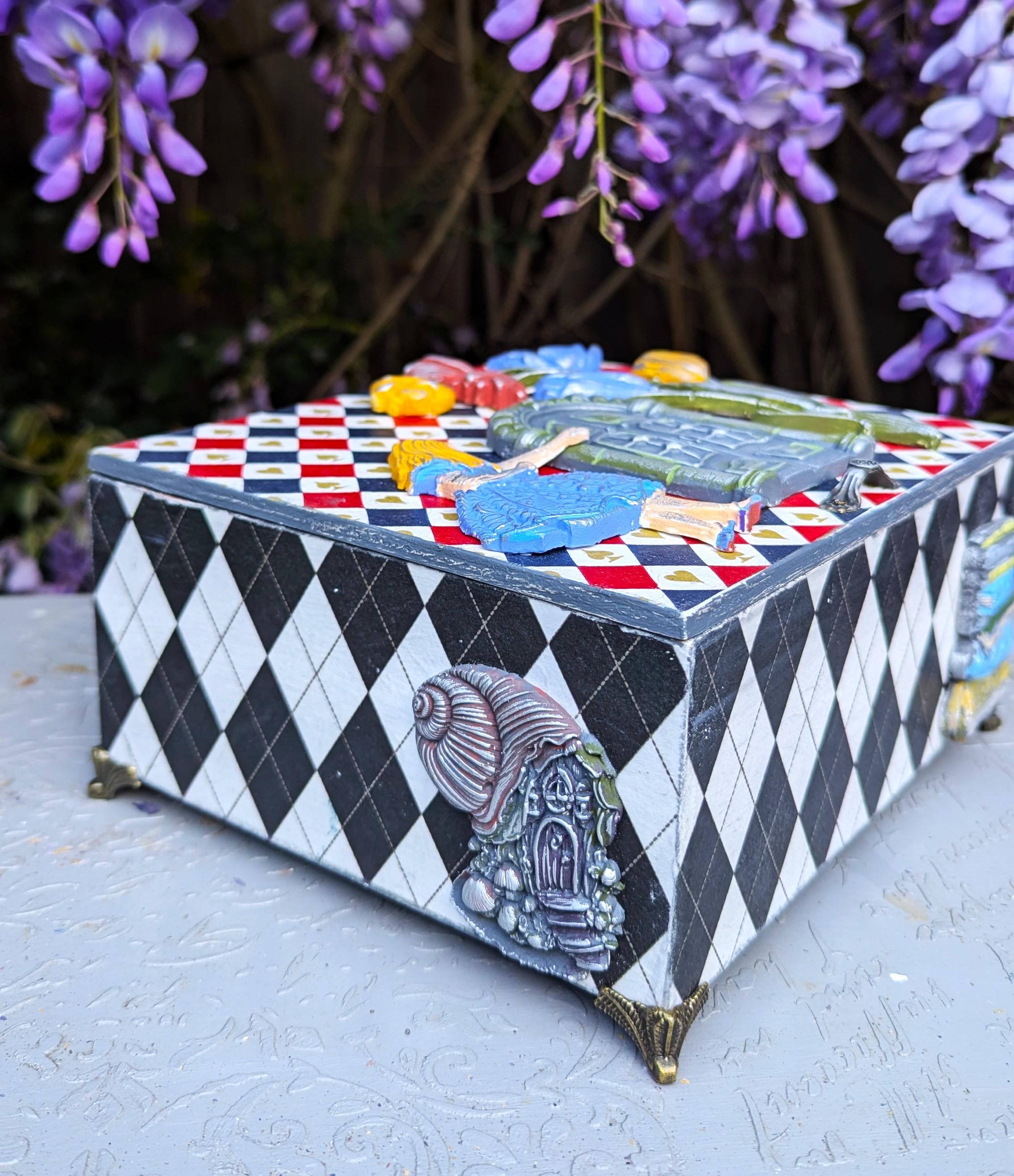 Alice in Wonderland Wooden Jewelry Box: Queen of Hearts Trinket