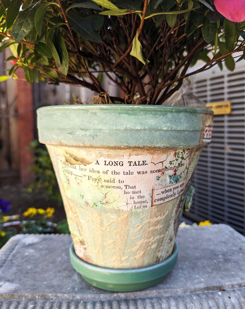 Alice in Wonderland Planter: Handmade Clay Plant Pot, Garden Decor (8") bild 9