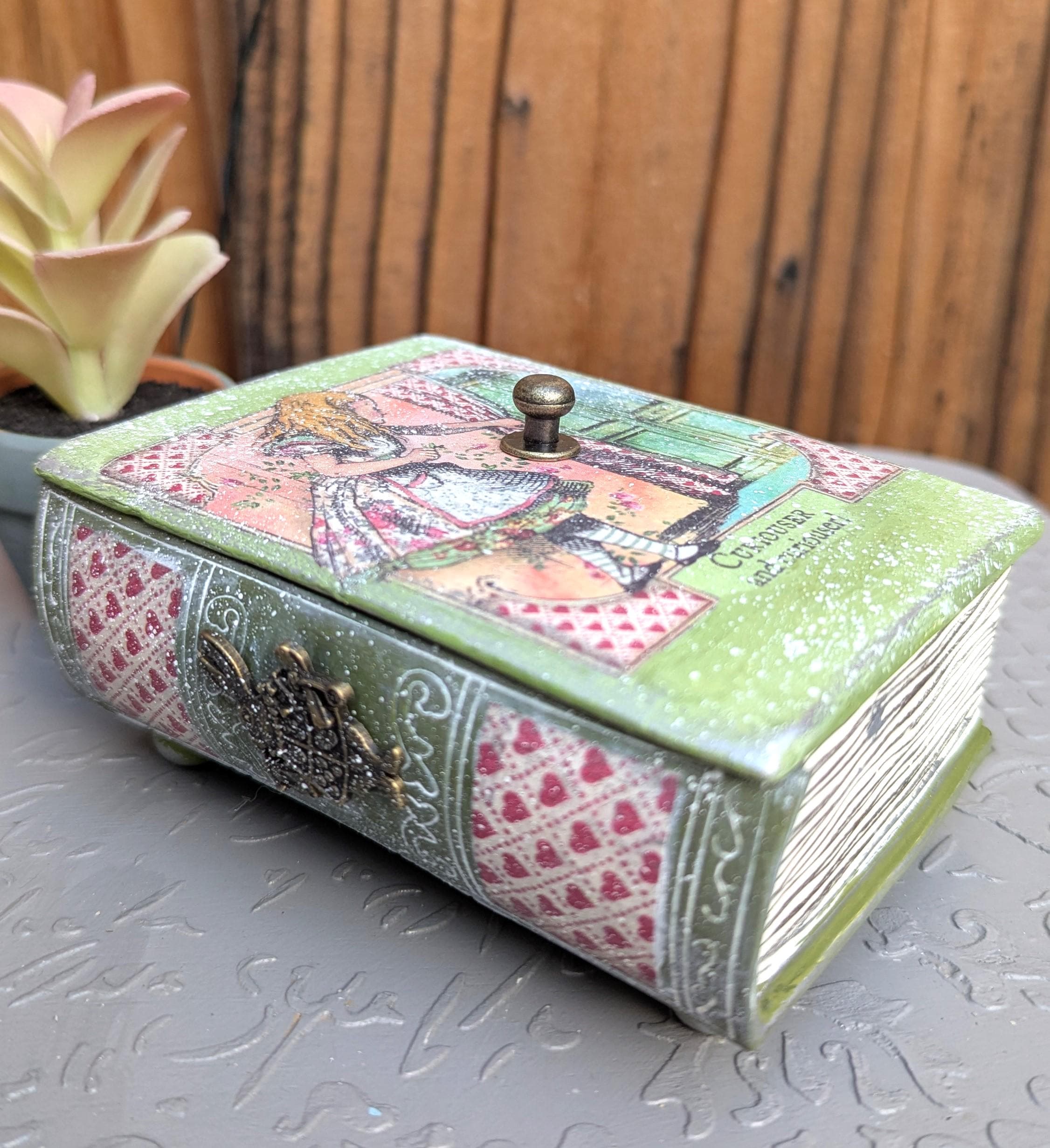 Alice in Wonderland Book Box: Vintage Jewelry Trinket Keepsake