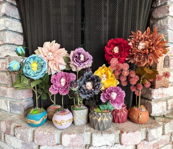 Alice in Wonderland Talking Flowers: Hand-painted Clay Faces in