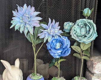 Alice in Wonderland Talking Flowers: Hand-Painted Clay Faces in Concrete Pots