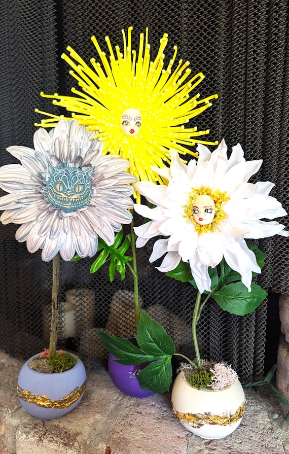 Alice in Wonderland Talking Flowers: Hand-painted Clay Faces in