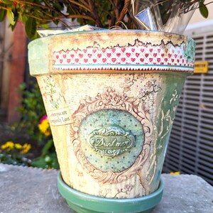 Alice in Wonderland Planter: Handmade Clay Plant Pot, Garden Decor (8") bild 10