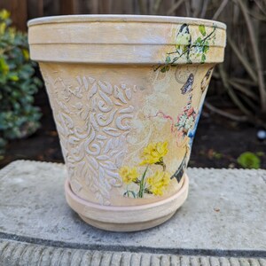 Alice in Wonderland Planter: Handmade Clay Plant Pot, Garden Decor (8") bild 2