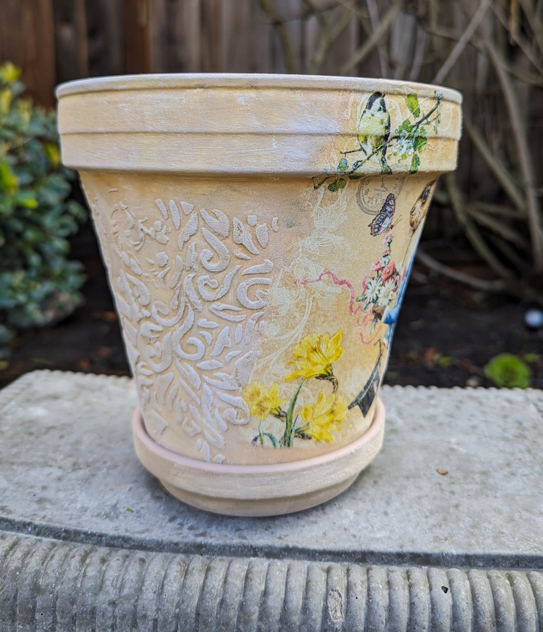 Alice in Wonderland Planter: Handmade Clay Plant Pot, Garden Decor (8") bild 2