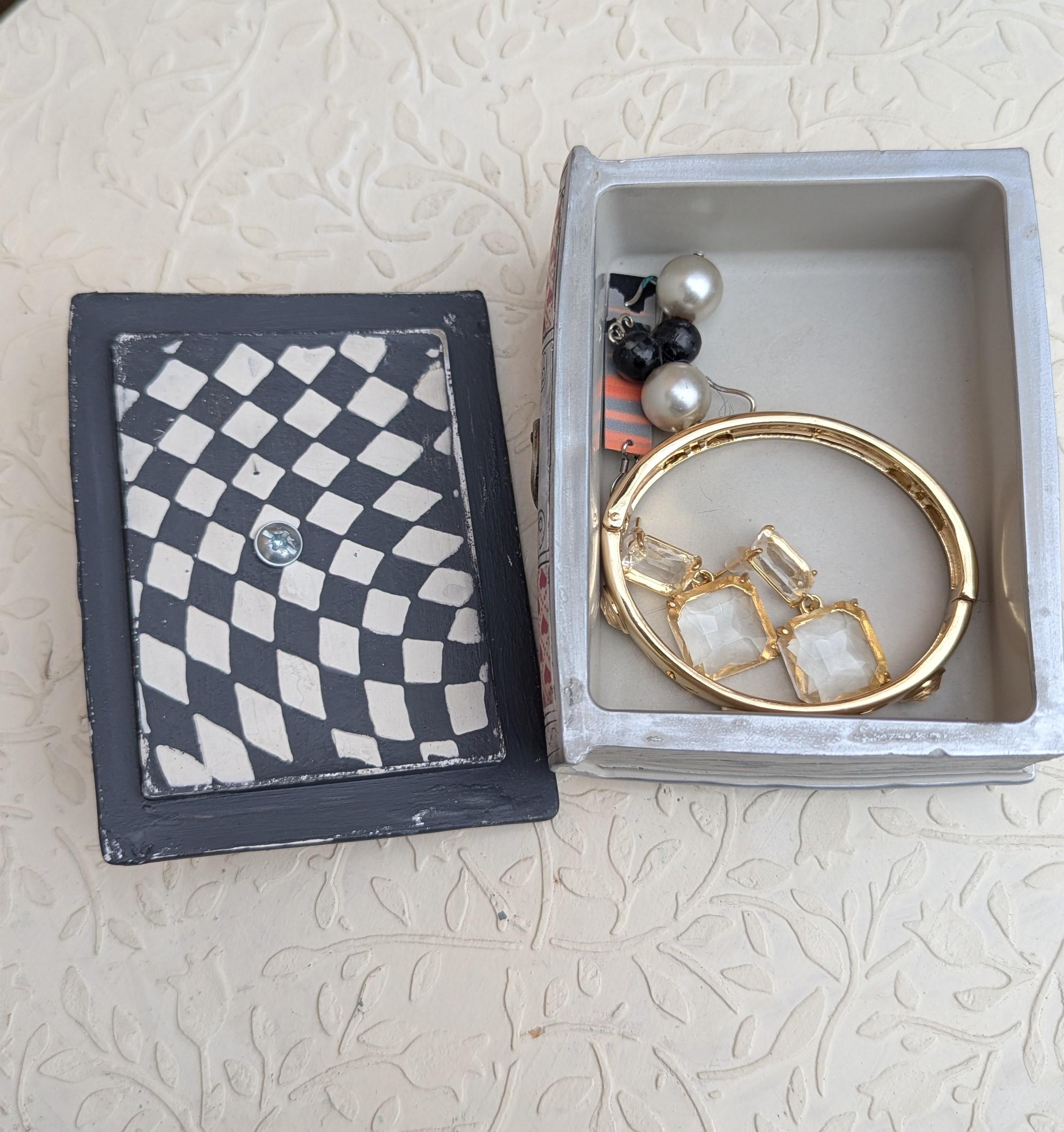 Alice in Wonderland Book Box: Vintage Jewelry Trinket Keepsake - Etsy