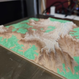 Cartes topographiques personnalisées multicolores imprimées en 3D