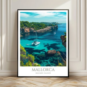 Plakat podróżniczy na Majorkę | Grafika przedstawiająca słoneczną wyspę Majorki | Sztuka ścienna z Hiszpanii | Prezent dla globtroterów
