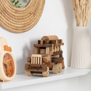 Spielzeug Feuerwehrauto mit Treppe, personalisierte Geschenke für Kinder, Kleinkindspielzeug, Holzspielzeug Tiere, Geburtstagsgeschenk 2 Jahre alt