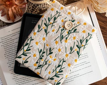 Handmade White daisy Kindle Paperwhite Sleeve, Padded Kindle Cover, E-Reader Case, Kindle Kobo Pouch, Floral Embroidered Kindle Protector