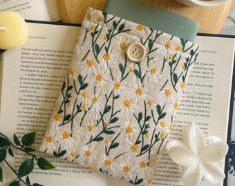 Haftowana kwiatowa koperta Kindle, okładka Kindle, prezent dla miłośników książek, akcesoria do książek, wyściełana koperta Kindle, prezent dla miłośników książek, okładka książki, koperta książki