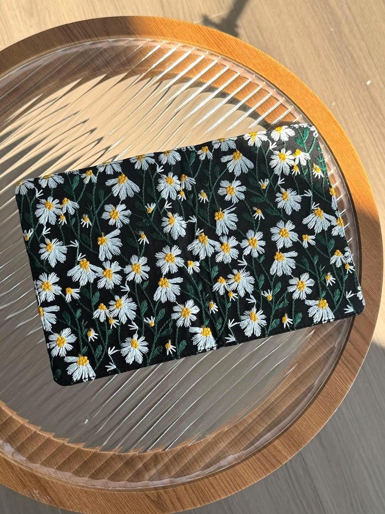 Capa para Kindle Paperwhite com bordado floral feito à mão, capa personalizada para Kindle Paperwhite Black Daisy