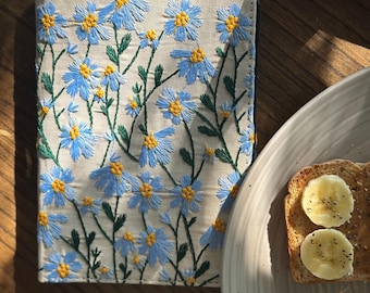 Hand Embroidered Chrysanthemum Pattern Kindle Case, Kindle paperwhite 6.8 case, All new kindle paperwhite 12th gen,  Gift for her