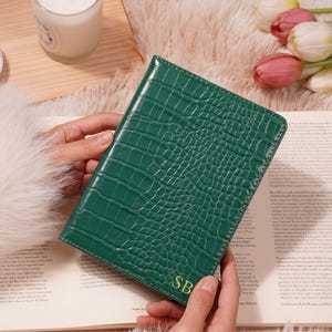 Alligator print Leather Kindle Case Groovy Custom Leather All New kindle Custom Name Kindle 7" 2024 case Gift for her Green