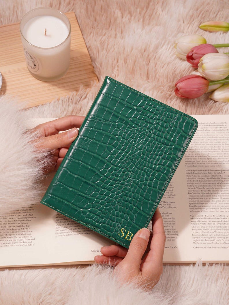 Alligator print Leather Kindle Case Groovy Custom Leather All New kindle Custom Name Kindle 7" 2024 case Gift for her Green