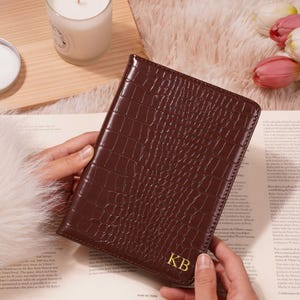 Alligator print Leather Kindle Case Groovy Custom Leather All New kindle Custom Name Kindle 7" 2024 case Gift for her Red Brown