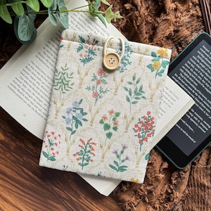 Embroidered Floral Kindle Sleeve Handmade Kindle Case Book Sleeve, All kindle Paperwhite Case,Vintage Botanical Design with Wooden Button