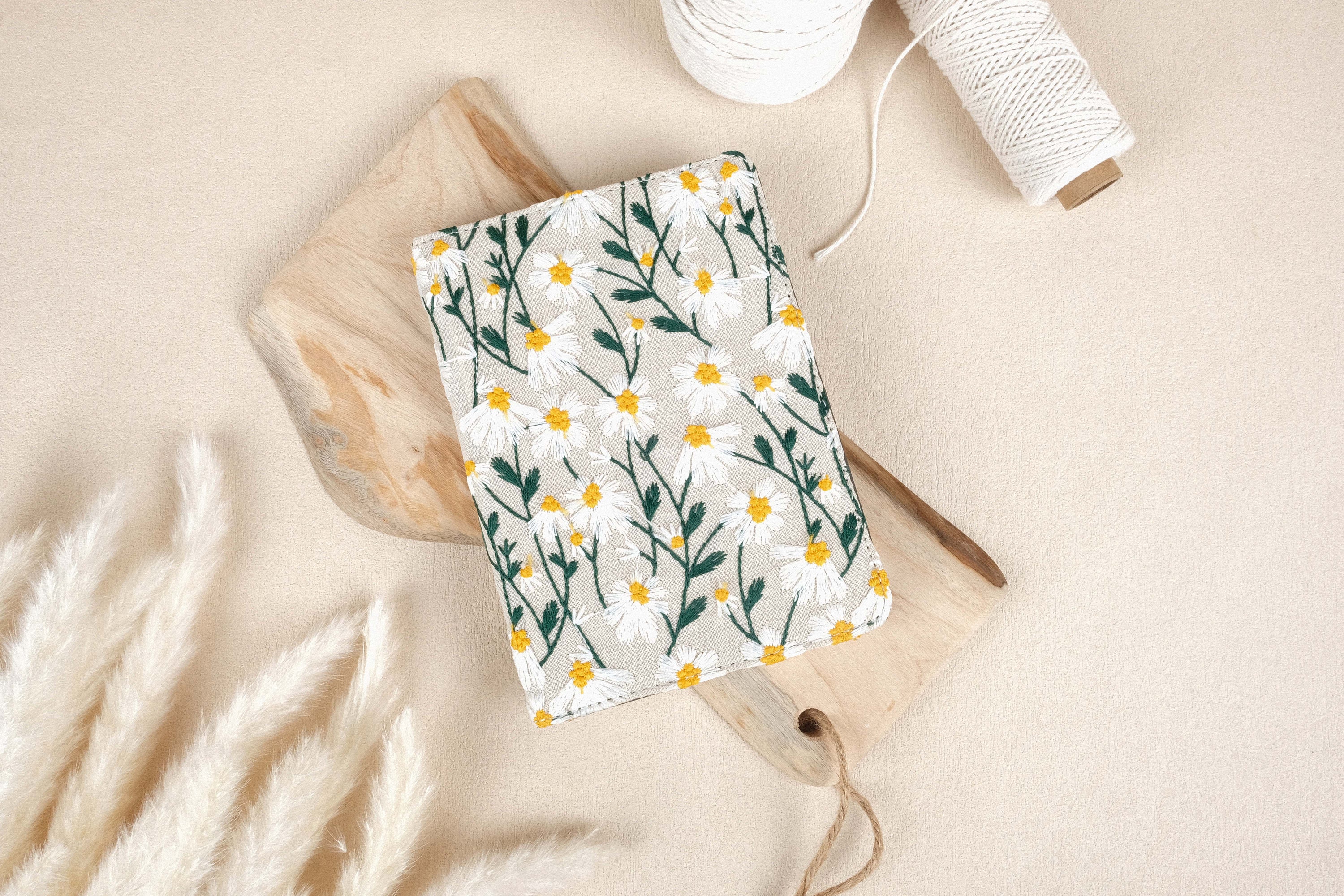 Hand Embroidered Chrysanthemum Pattern Kindle Case, Kindle paperwhite 6.8 case, All New kindle for paperwhite 12th, Paperwhite 11th cover