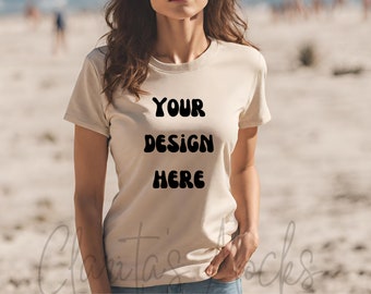Maqueta de camiseta Bella Canvas 3001 Sand, maqueta de modelo de playa (descarga digital)