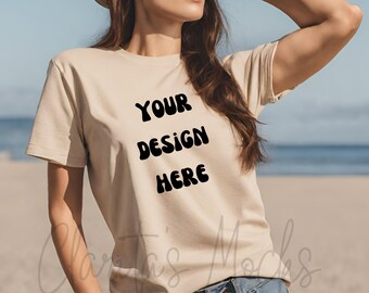 Maqueta de camiseta Bella Canvas 3001 Sand, maqueta de modelo de playa (descarga digital)
