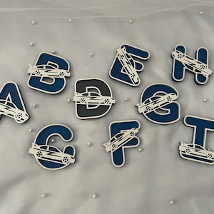 Letras de madera en diseño de coche, para todos los amantes de los coches: letra, letra de madera, coche, cartel de puerta, nombre, ABC