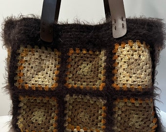 Crochet Granny Square Bag: Vintage-Inspired Leather Strap Shoulder Bag