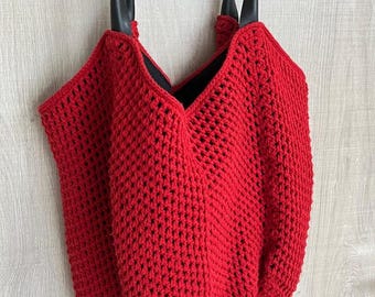 Handmade Red Crochet Shoulder Bag – Sleek Faux Leather Handles – Stylish Everyday Tote