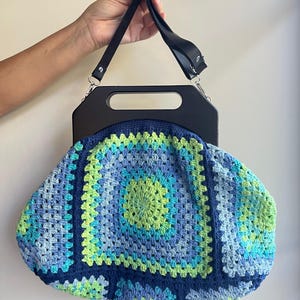 Crochet Vintage Kiss Lock Clutch with Colorfull Granny Square&#39;s, Chic and Stylish Lined Crochet Clutch Pouch-Wooden Handle, Magnetic Closure